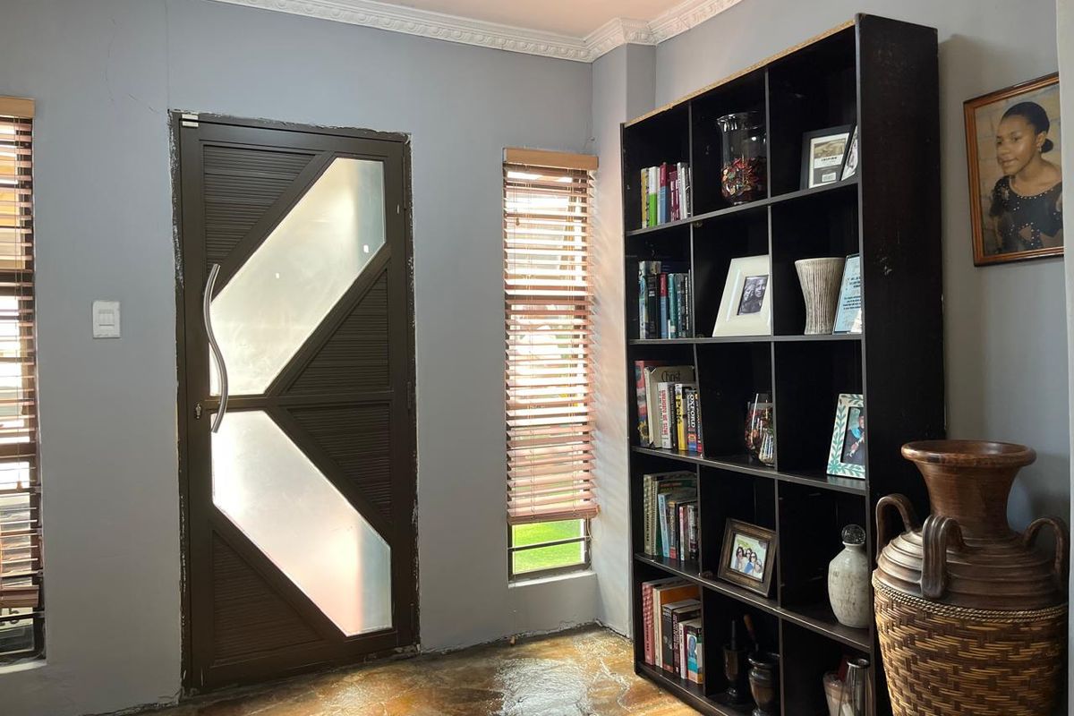 2 Bedroom House for Sale in Parow Central R 1 500 000 - Photo 3