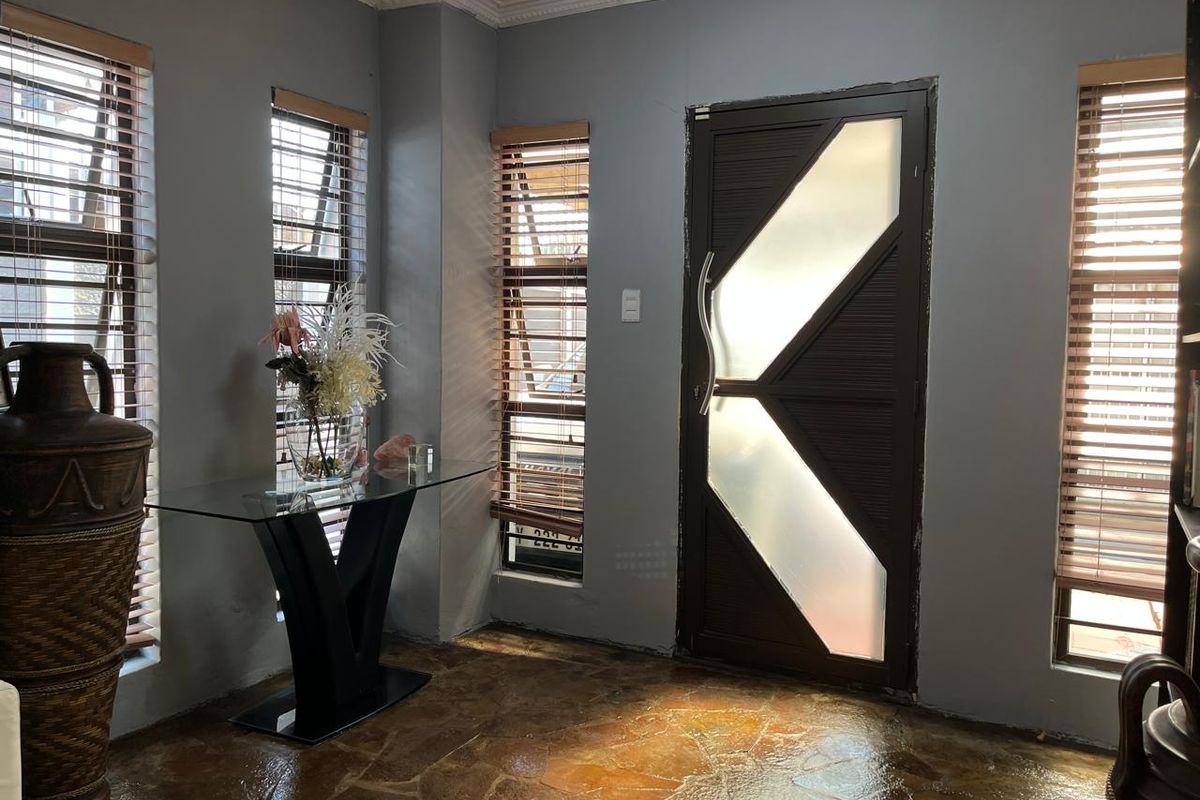 2 Bedroom House for Sale in Parow Central R 1 500 000 - Photo 2