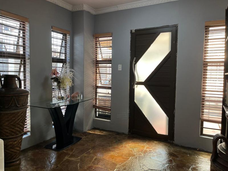 2 Bedroom House for Sale in Parow Central R 1 500 000 - Photo 2