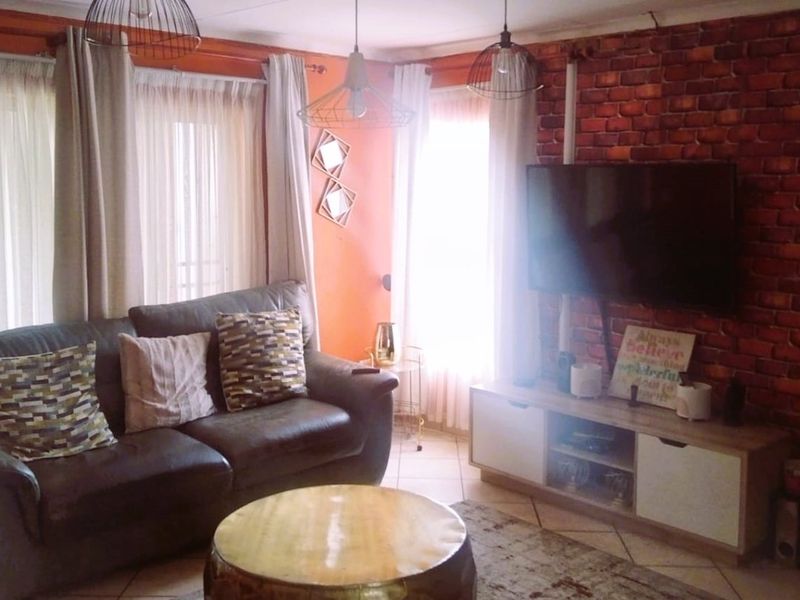 Comfort, Secutiry & Style, 3 Bedroom living in a Secure Estate - Photo 5