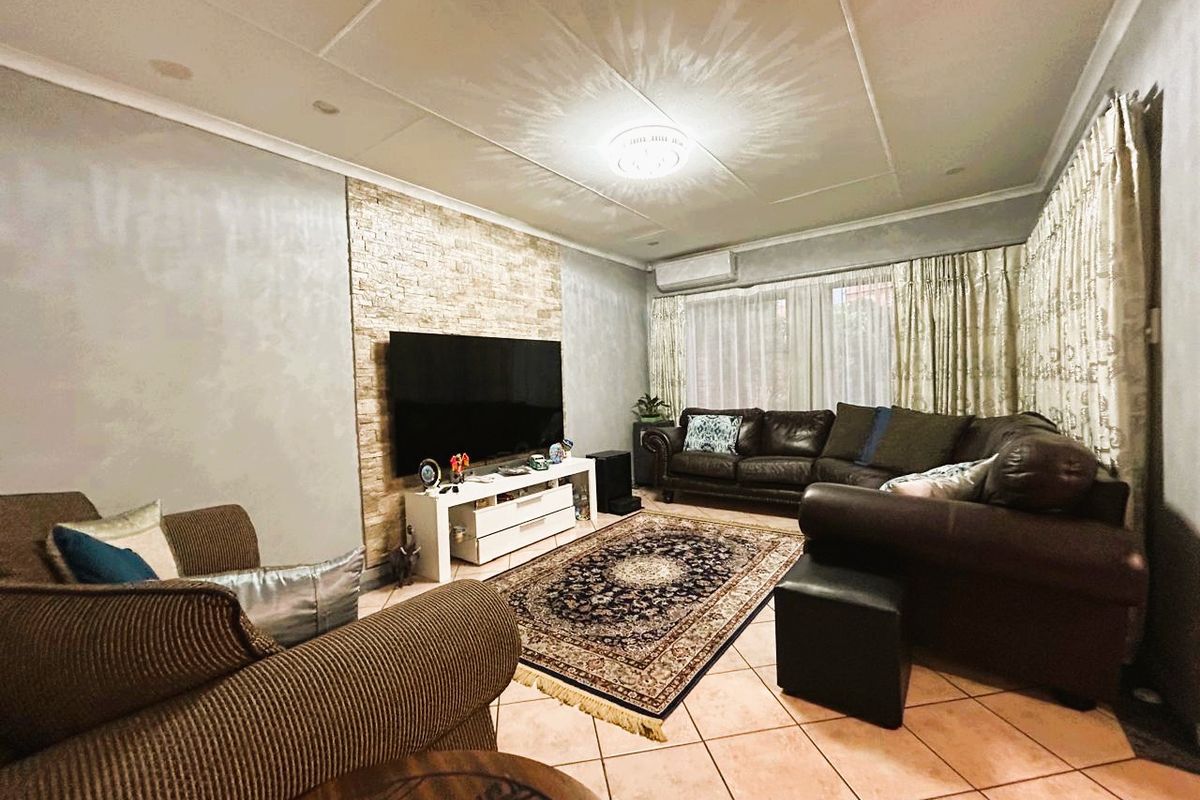 4 Bedroom Townhouse for sale in Eco Park Estate - Photo 5