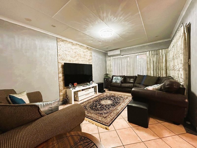 4 Bedroom Townhouse for sale in Eco Park Estate - Photo 5