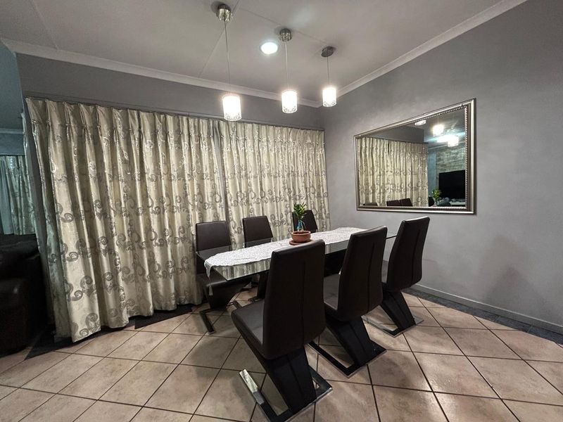 4 Bedroom Townhouse for sale in Eco Park Estate - Photo 7