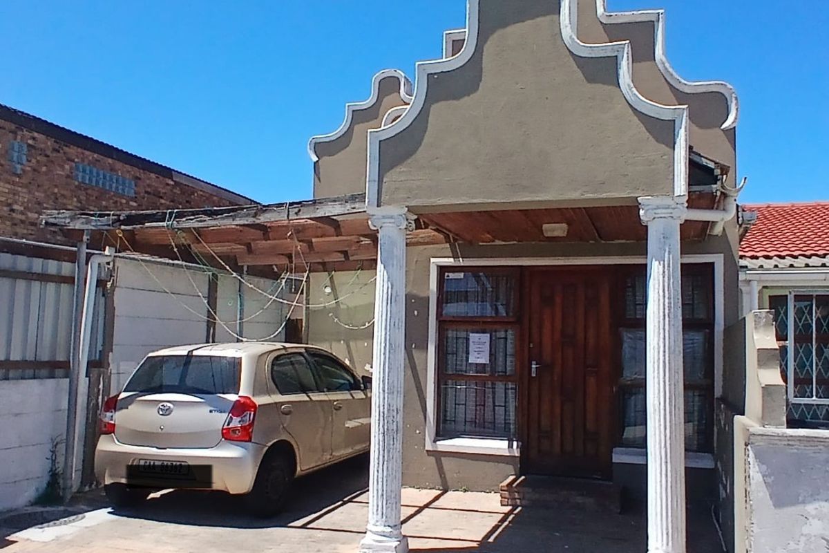 Five bedroom double storey house for sale - Photo 2