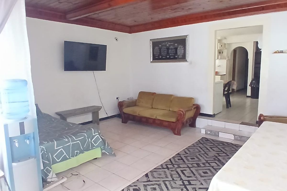 Five bedroom double storey house for sale - Photo 4