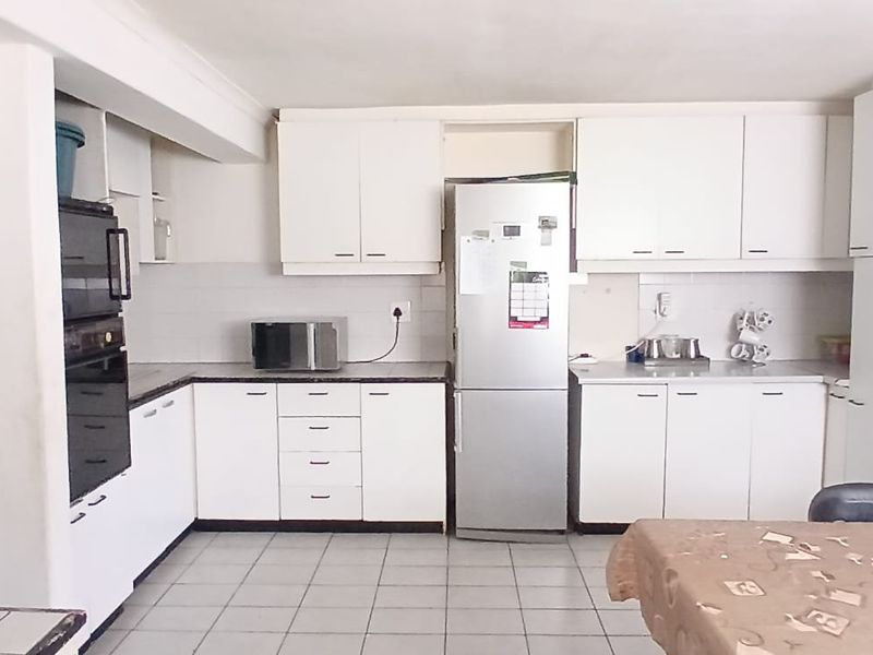 Five bedroom double storey house for sale - Photo 6