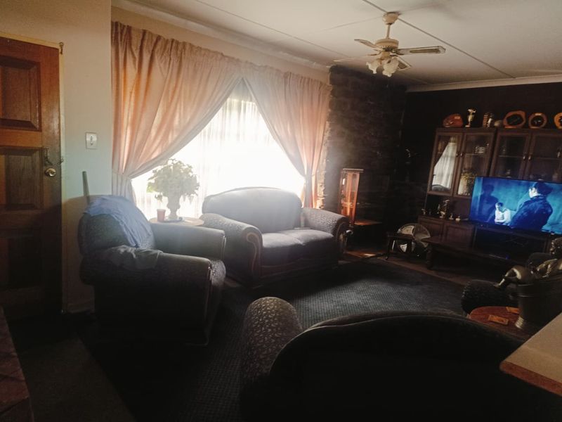 A must-see for buyers looking for space, comfort, and great entertainment value. - Photo 3