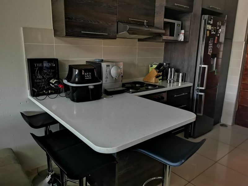 TOP FLOOR, IMMACULATE UPMARKET APARTMENT FOR SALE IN LIFESTYLE COMPLEX - Photo 9