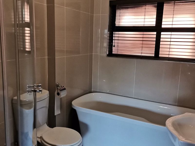 TOP FLOOR, IMMACULATE UPMARKET APARTMENT FOR SALE IN LIFESTYLE COMPLEX - Photo 8