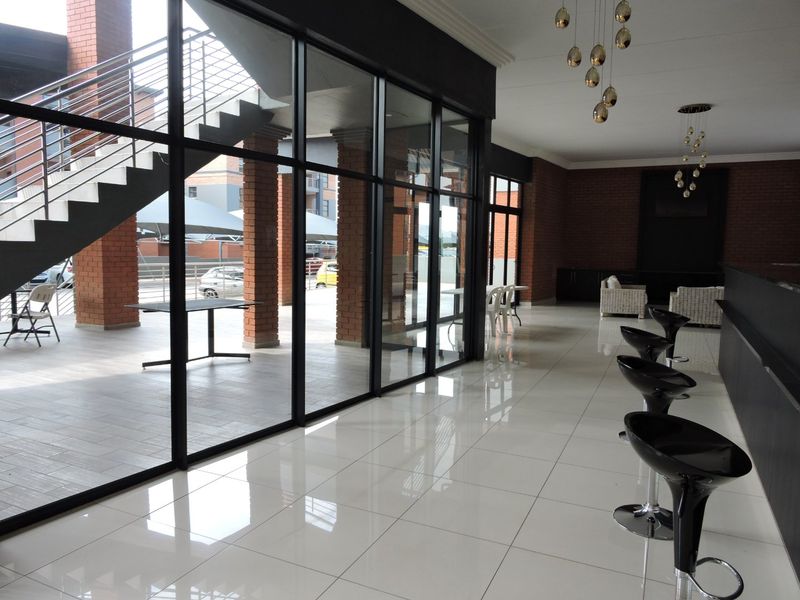 TOP FLOOR, IMMACULATE UPMARKET APARTMENT FOR SALE IN LIFESTYLE COMPLEX - Photo 5