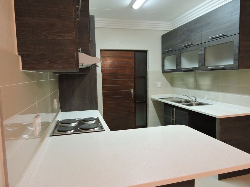 TOP FLOOR, IMMACULATE UPMARKET APARTMENT FOR SALE IN LIFESTYLE COMPLEX - Photo 2