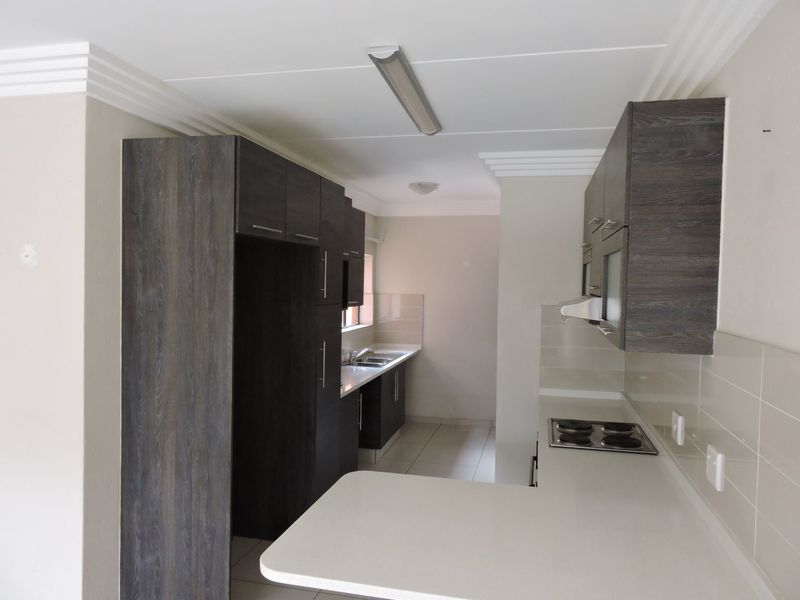 TOP FLOOR, IMMACULATE UPMARKET APARTMENT FOR SALE IN LIFESTYLE COMPLEX - Photo 1