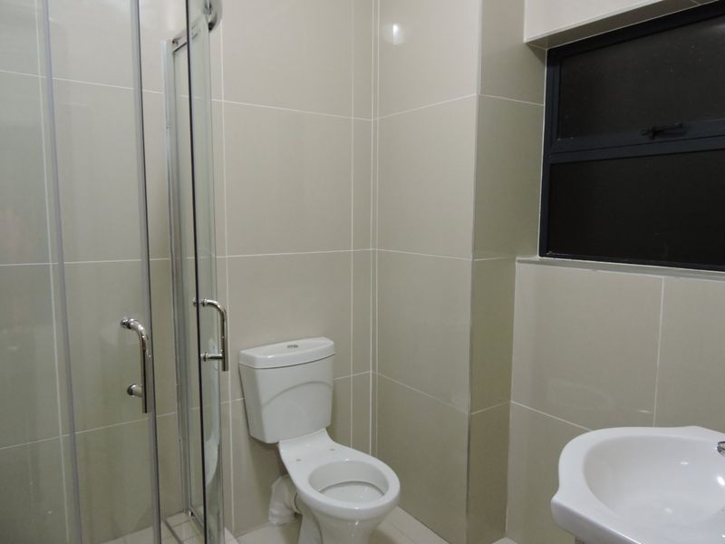 TOP FLOOR, IMMACULATE UPMARKET APARTMENT FOR SALE IN LIFESTYLE COMPLEX - Photo 10
