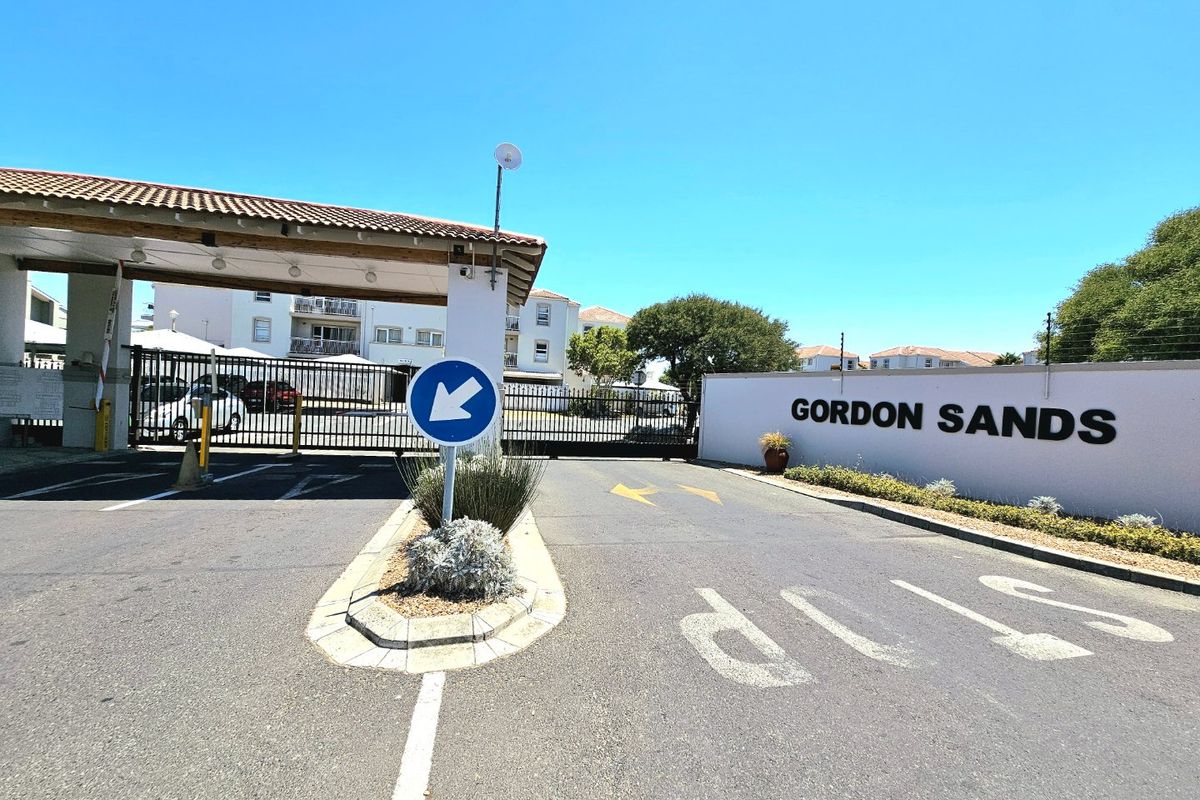 Two bedroom apartment situated in a secured luxury estate - Photo 3