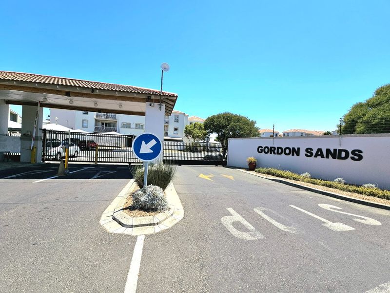 Two bedroom apartment situated in a secured luxury estate - Photo 3