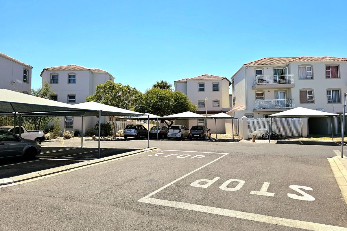 Two bedroom apartment situated in a secured luxury estate - Photo 4