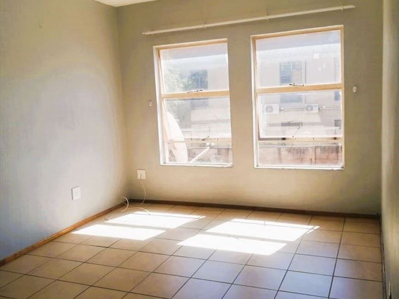 Comfortable and Convenient Living Space - Photo 3