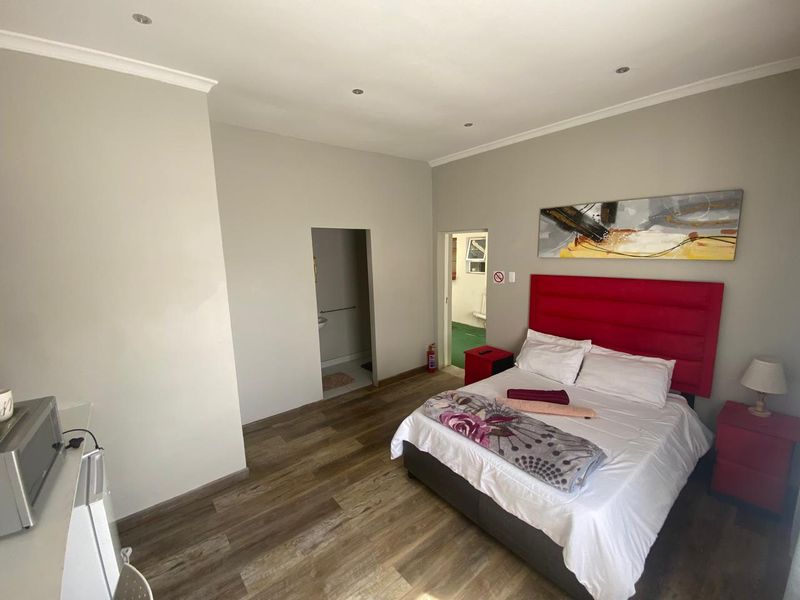 Prime 12-Bed Guesthouse | Turnkey Hospitality Investment | Newton Park, Gqeberha - Photo 3