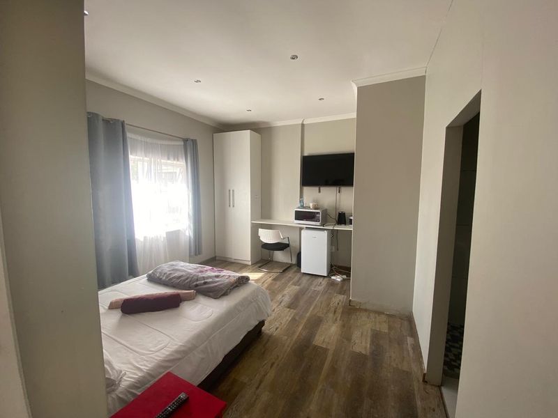 Prime 12-Bed Guesthouse | Turnkey Hospitality Investment | Newton Park, Gqeberha - Photo 2