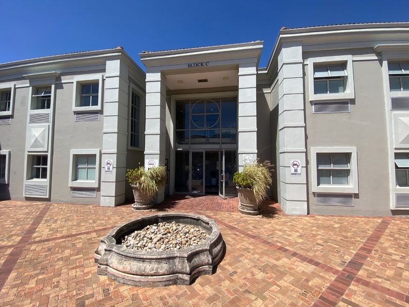 282m2 Commercial Space to Let  - Photo 10