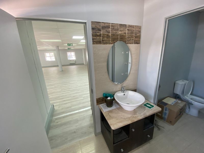 282m2 Commercial Space to Let  - Photo 6