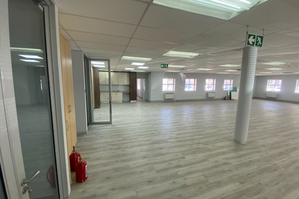 282m2 Commercial Space to Let  - Photo 2