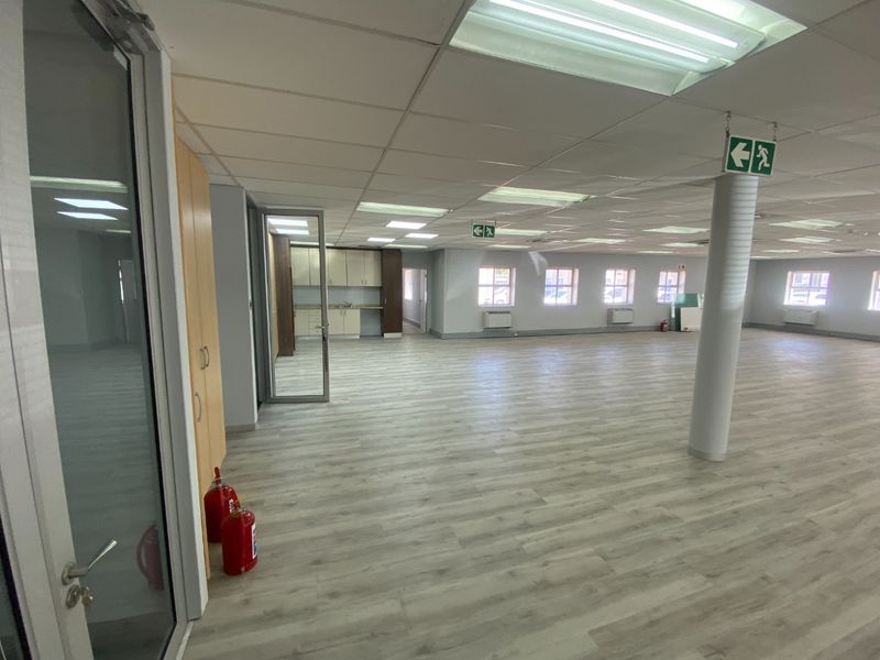 282m2 Commercial Space to Let  - Photo 2