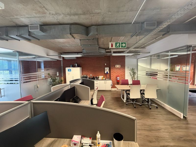 Modern First-Floor Commercial Unit | The Matrix, Century City - Photo 2