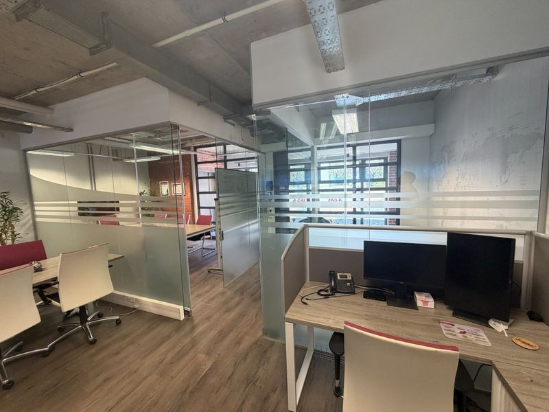 Modern First-Floor Commercial Unit | The Matrix, Century City - Photo 10