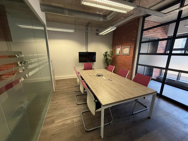 Modern First-Floor Commercial Unit | The Matrix, Century City - Photo 5