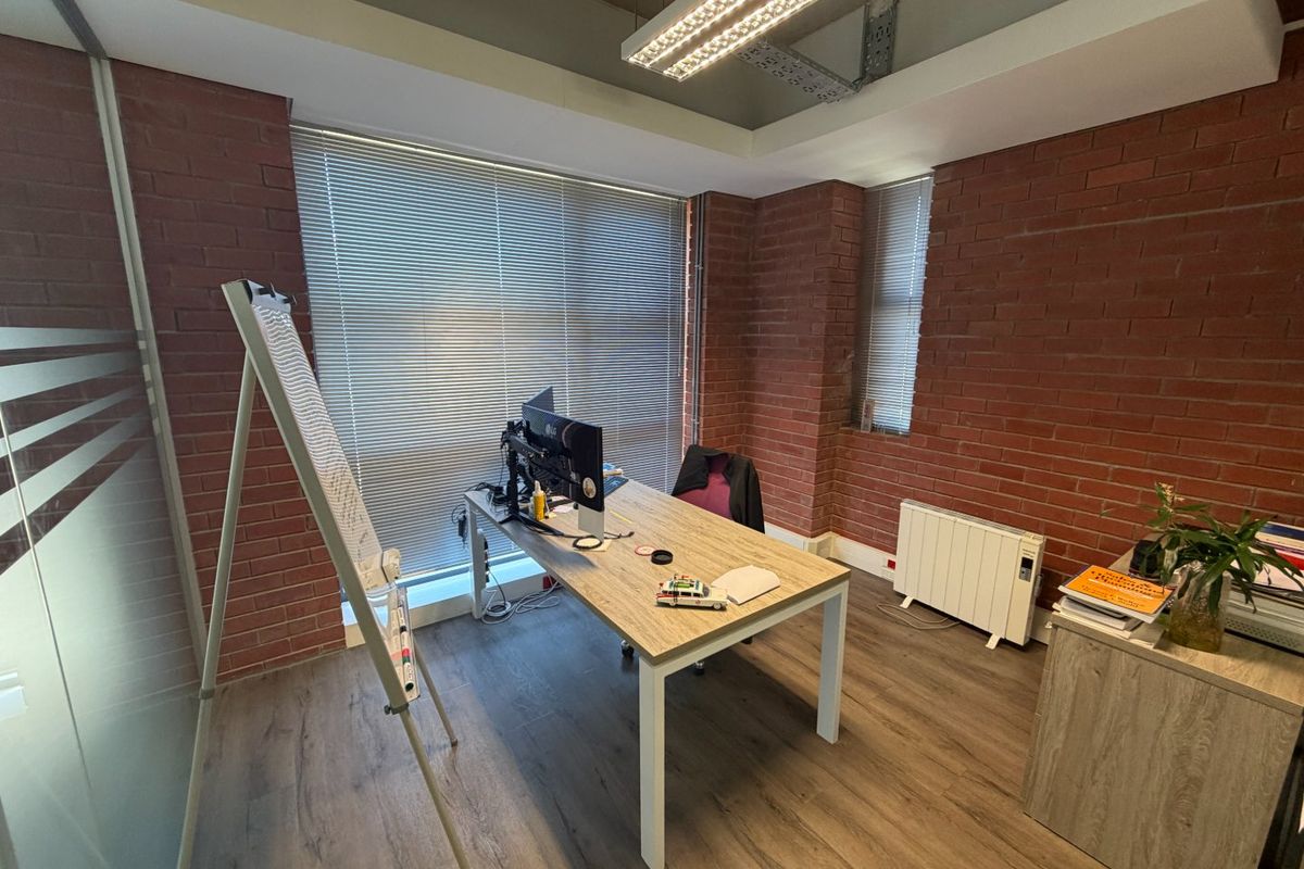 Modern First-Floor Commercial Unit | The Matrix, Century City - Photo 3