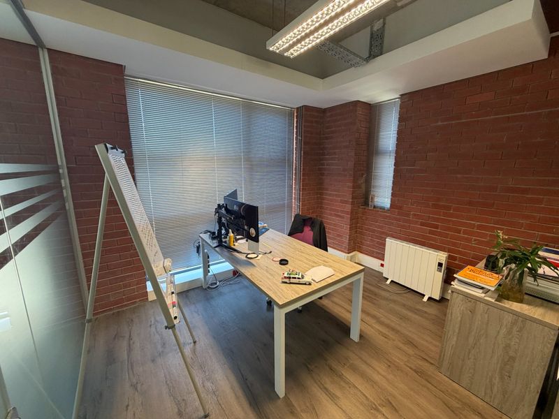 Modern First-Floor Commercial Unit | The Matrix, Century City - Photo 3