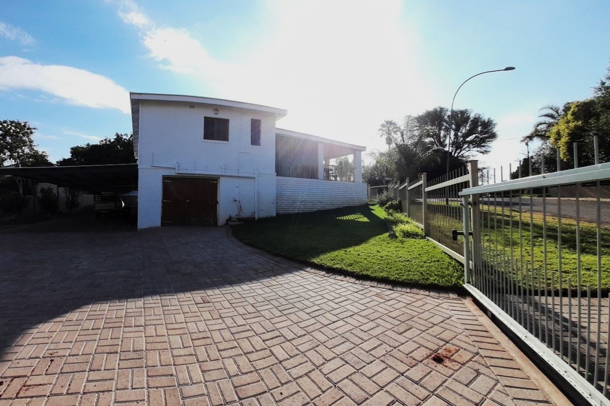 2-Bedroom Home in Sought-After Middelpos, Upington - Photo 2