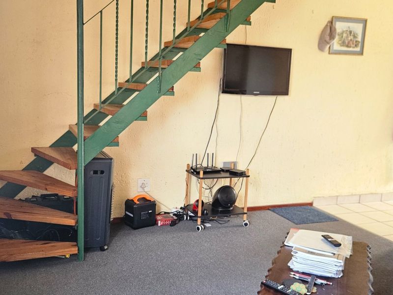 2 Bedroom and a loft Townhouse for Sale in Bromhof – Ideal for Investors & First-Time Buyers - Photo 4