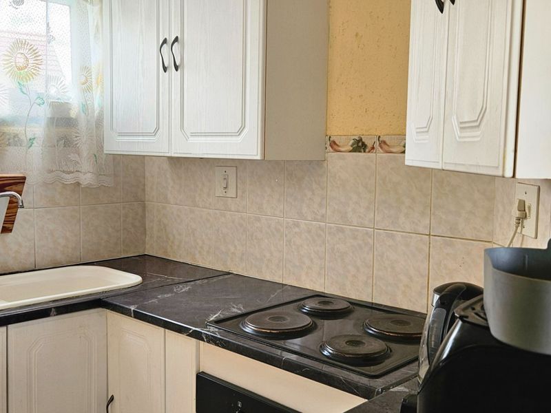 2 Bedroom and a loft Townhouse for Sale in Bromhof – Ideal for Investors & First-Time Buyers - Photo 9