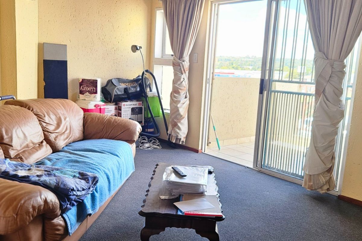 2 Bedroom and a loft Townhouse for Sale in Bromhof – Ideal for Investors & First-Time Buyers - Photo 3