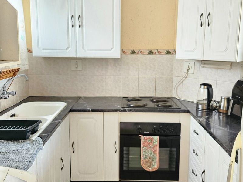 2 Bedroom and a loft Townhouse for Sale in Bromhof – Ideal for Investors & First-Time Buyers - Photo 8