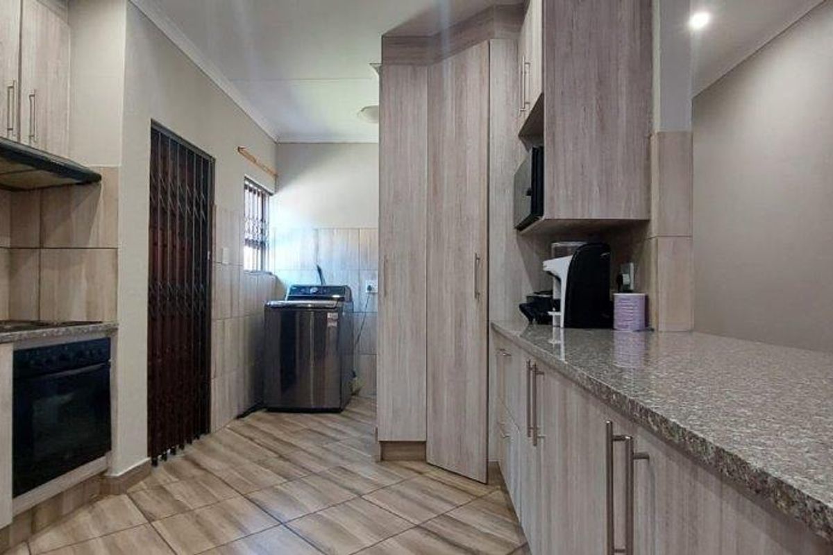 Brand new home in an Estate in VIlla Vestiti Pta North - Photo 2