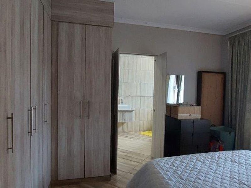 Brand new home in an Estate in VIlla Vestiti Pta North - Photo 9