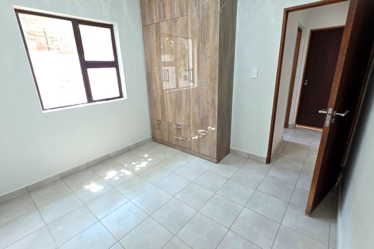 Modern Two Bedroom Apartment To Rent in Laudium - Photo 5