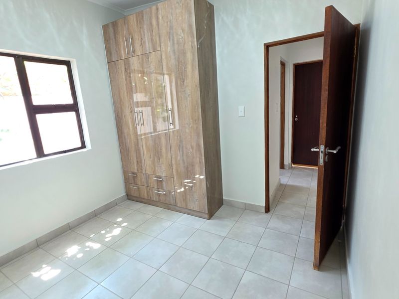 Modern Two Bedroom Apartment To Rent in Laudium - Photo 6