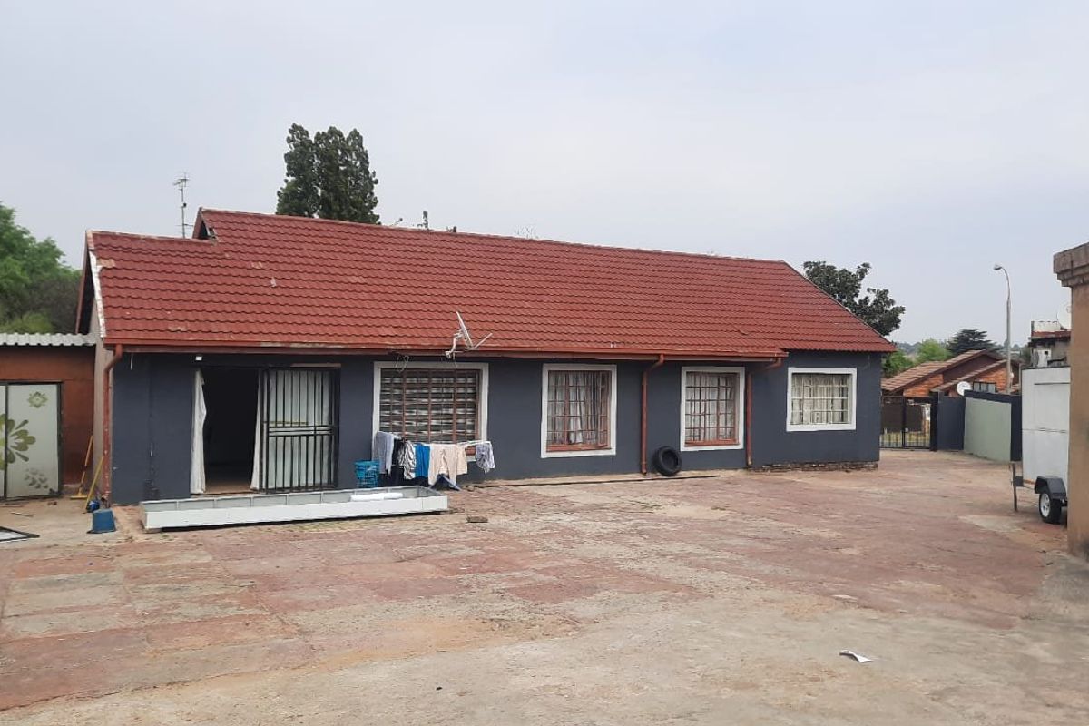 A property with multiple Cottages  - Photo 2