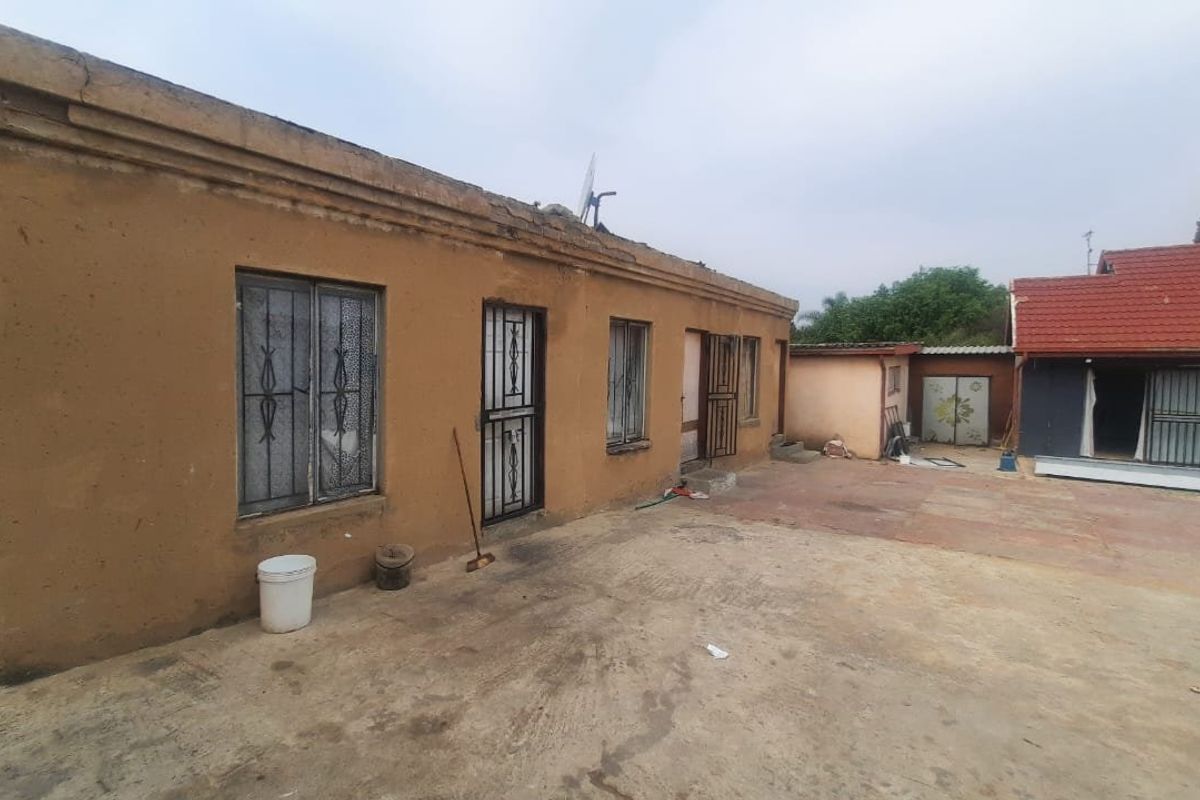 A property with multiple Cottages  - Photo 3