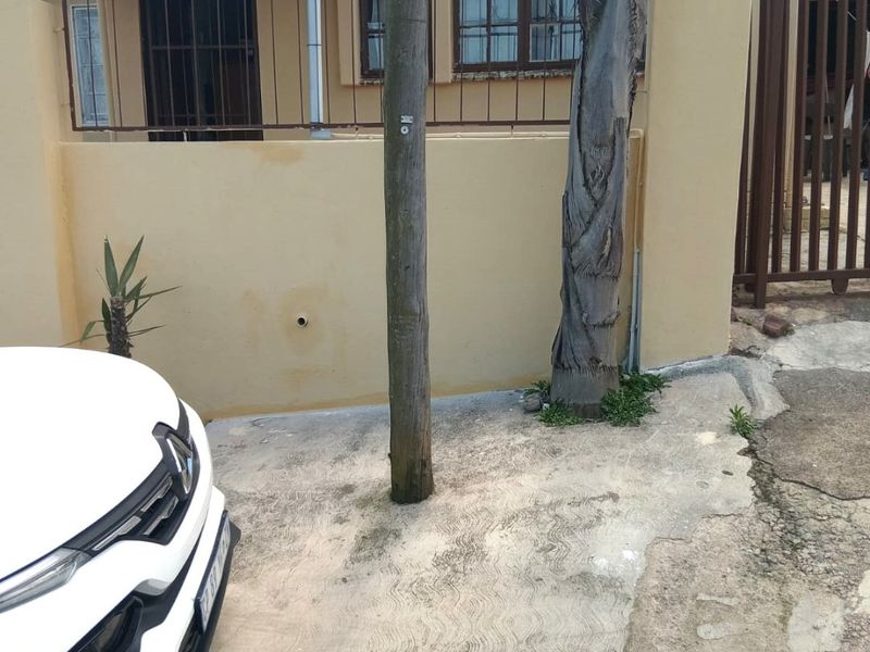 A Fixer Upper Four Bed, Three Bath Contemporary Family Home For Sale- Agnes Cresent, Bombay Heights - Photo 10