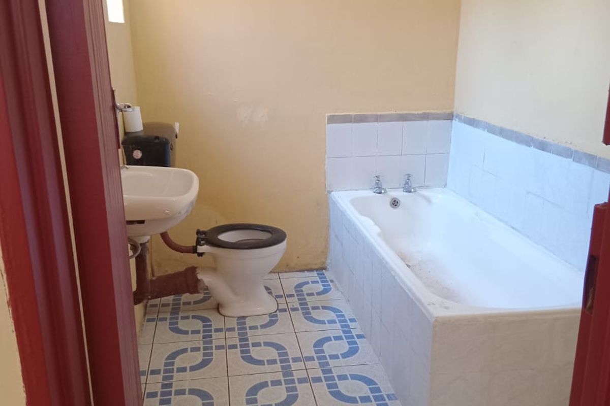 A Fixer Upper Four Bed, Three Bath Contemporary Family Home For Sale- Agnes Cresent, Bombay Heights - Photo 5