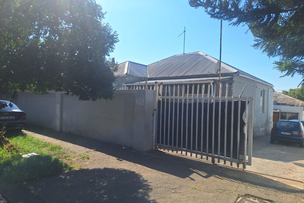 Exceptional Family Home with 3 Income-Generating Cottages – Judith Paarl - Photo 3