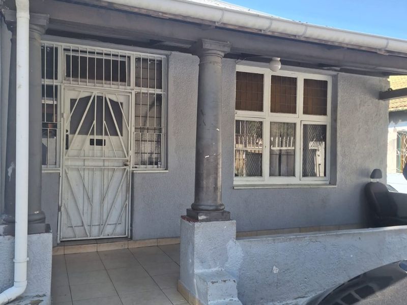 Exceptional Family Home with 3 Income-Generating Cottages – Judith Paarl - Photo 7