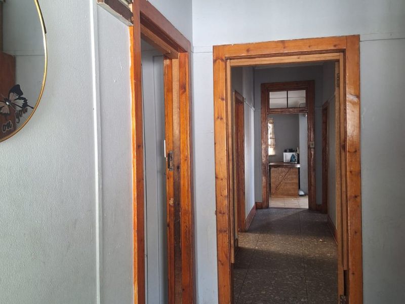 Exceptional Family Home with 3 Income-Generating Cottages – Judith Paarl - Photo 10