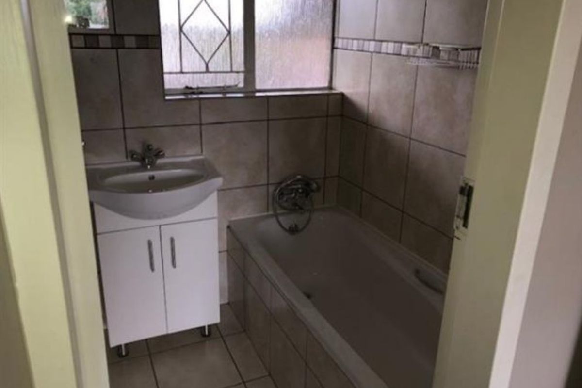 Lovely & Secure 1-Bedroom Simplex with Lifestyle Amenities - Photo 5