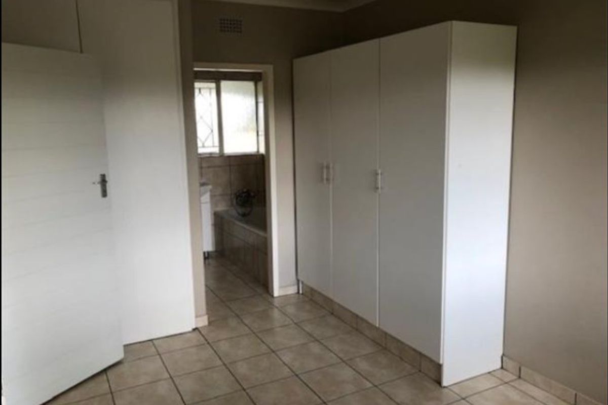 Lovely & Secure 1-Bedroom Simplex with Lifestyle Amenities - Photo 3